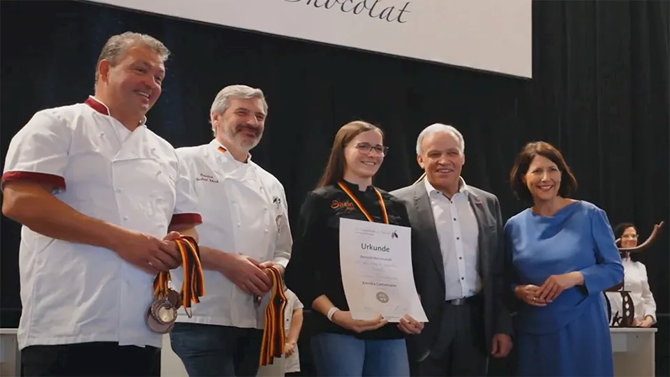 Die Jury und die Preisträgering bei der Preisverleihung